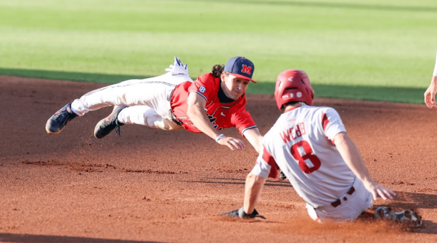 No. 3 Ole Miss Baseball Splits Doubleheader with No. 1 Arkansas