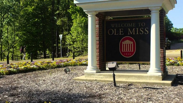 Ole Miss student kicked out of fraternity for making racist gestures ...