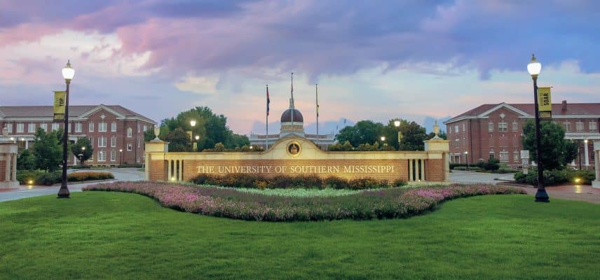 Southern Miss student dies after incident in on-campus parking garage ...